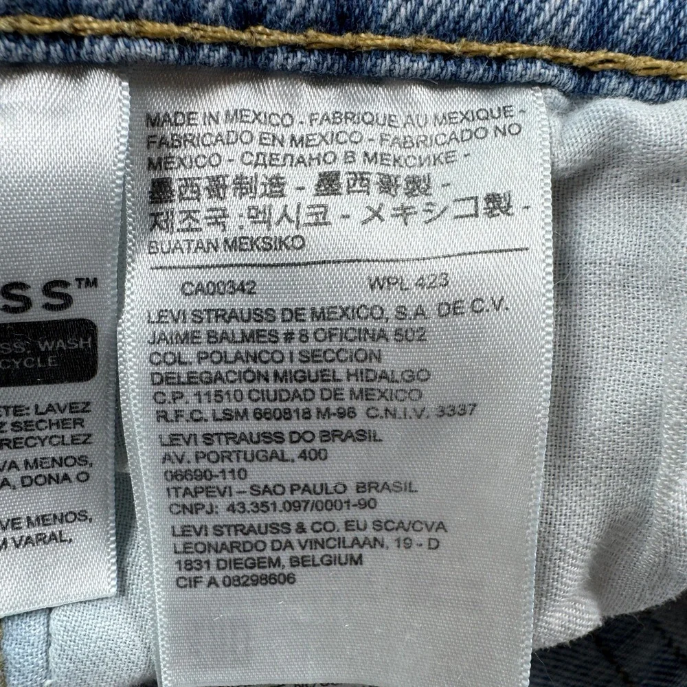 Levis *orders ship